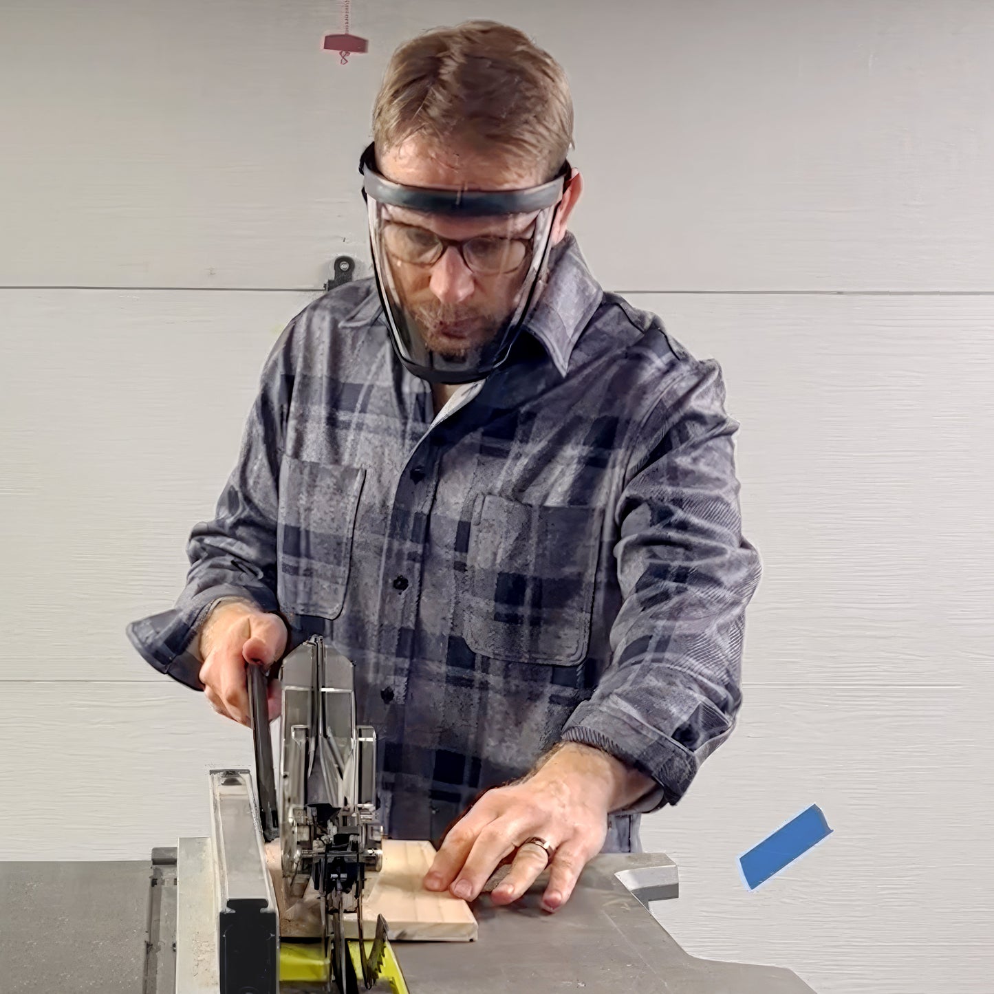 Anti-Dust & Fog-Free Face Shield-Stay safe and productive with full-face protection that adapts to any task, ensuring your eyes and face are shielded from harmful dust and debris.